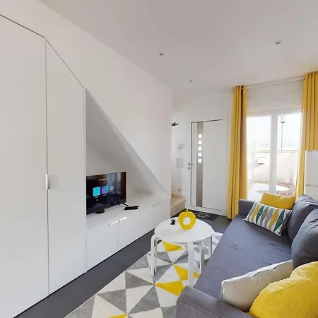 Paris House *