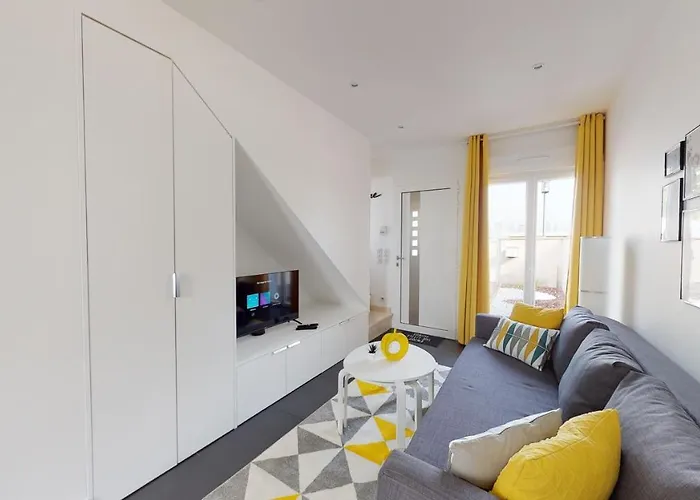 Paris House *